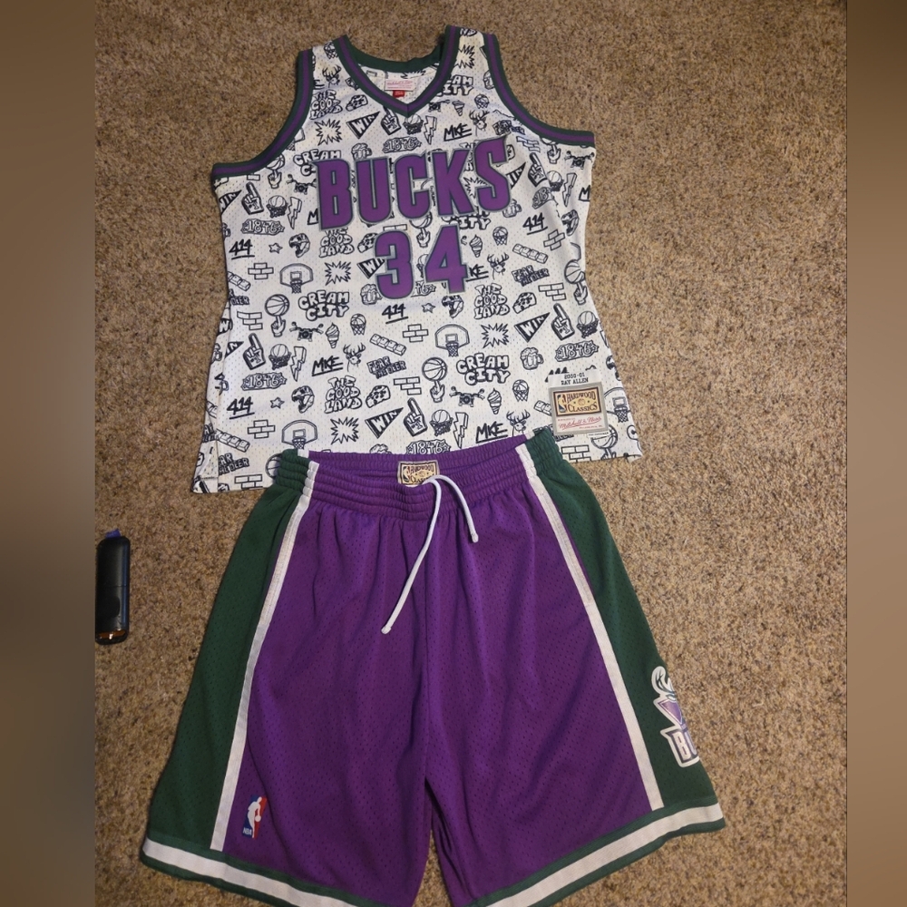 Mitchell Ness Milwaukee Bucks Ray Allen Doodle NBA Basketball Jersey XL  Shorts